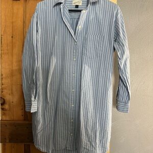 Universal Thread Blue & White Pinstripe Shirt Dress – XS (Oversized Fit)